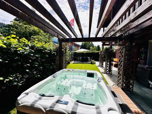 La alberca dentro o cerca de The Swiss Paradise 2 Apartment with Garden, Whirlpool, and Mountain Panorama