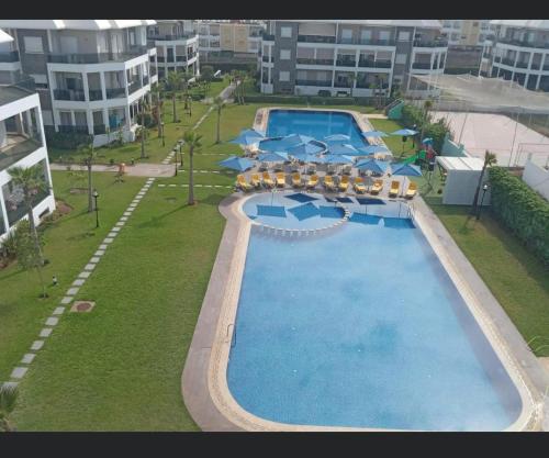Bazén v ubytování Amwaj Beach Sidi Rahal nebo v jeho okolí