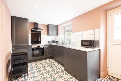 Nhà bếp/bếp nhỏ tại Host & Stay - Canny Cottage