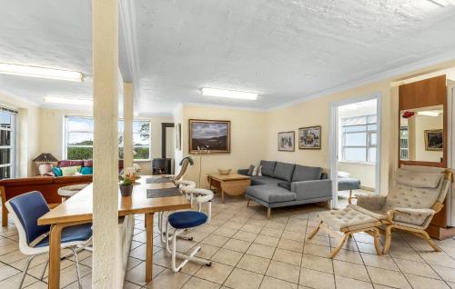 Χώρος καθιστικού στο 1 Bedroom Nice Apartment In Nykøbing M