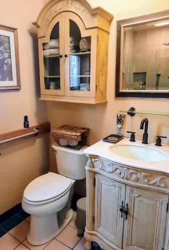 Bilik mandi di The Perfect Wine Trails Location - The Garden Suite