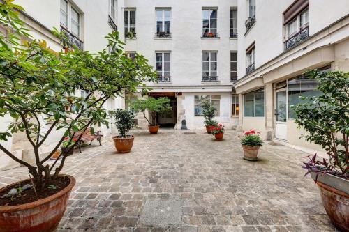 2 bedroom in the heart of Le Marais