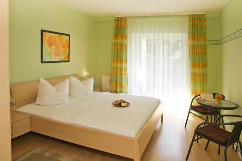 Giường trong phòng chung tại Villa Laura Cottage Fewo 102