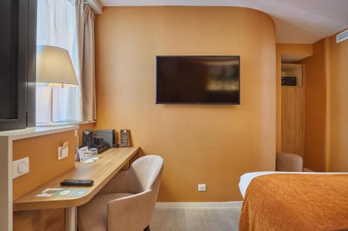 Телевизор и/или развлекательный центр в Jardins de Mademoiselle Hôtel & Spa