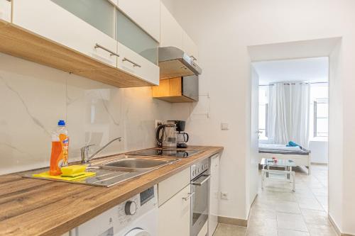 Cheerful Studio Vienna Favoriten near U1 Reumannplatz