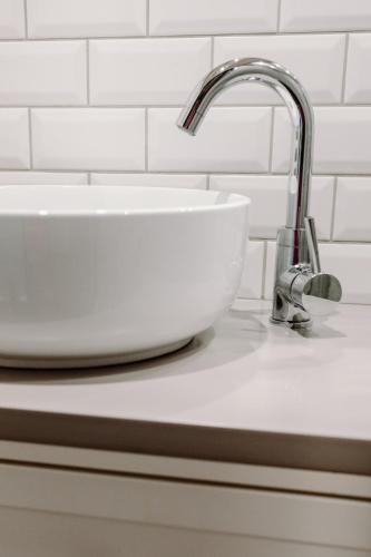 a white sink sitting on a counter in a kitchen at Regielskie Chaty in Regiel