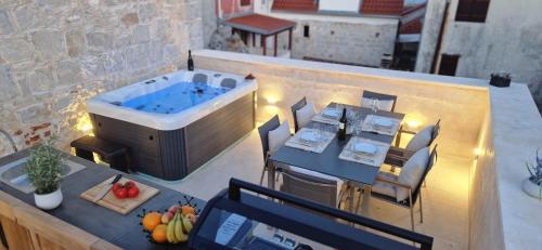 VIU2 Castle