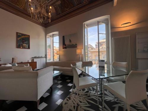 a living room with a glass table and chairs at WELCOME RIVIERA - Berto's Apartment Luxury 3 bedrooms 2 bathrooms in City Centre in Chiavari