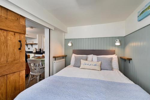 Postel nebo postele na pokoji v ubytování Finest Retreats - Duck Down Cottage