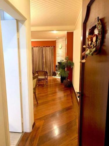 Foto sihtkohas Campos do Jordão asuva majutusasutuse Apartamento Tranquilo com Linda Vista Para Jardim! galeriist