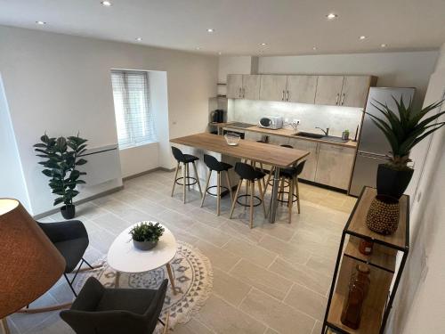 Photo de la galerie de l'établissement Charmante maison de rue rénovée et équipée, à Saint-Nazaire-le-Désert