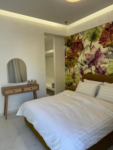 Кровать или кровати в номере Cozy City Center Apartment B