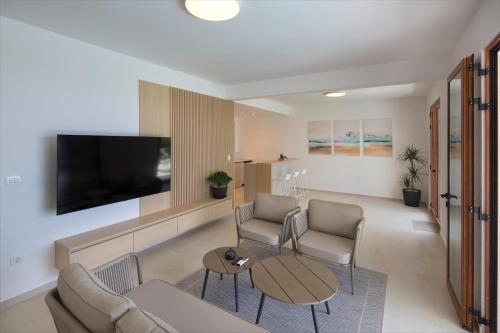 Μια τηλεόραση ή/και κέντρο ψυχαγωγίας στο Villa Fotinia