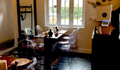 Khu vực ghế ngồi tại Tumbleweed Cottage