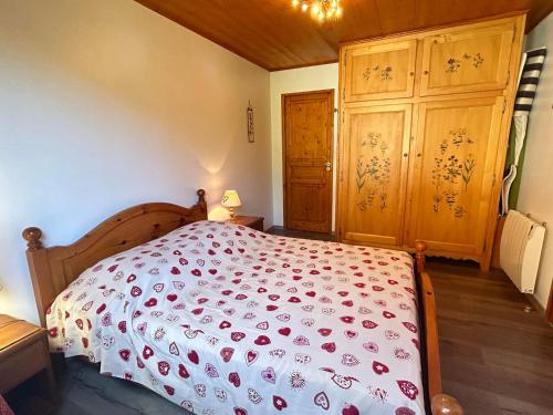 Appartement Spacieux - Terrasse, Jardin et Cheminée - À 5 Min du Centre des Gets