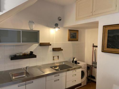 a kitchen with a sink and a microwave at Relax al mare in Giglio Porto