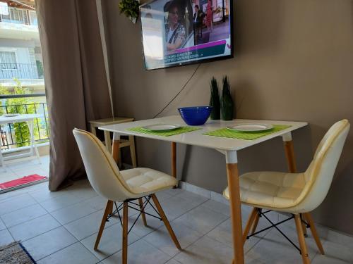 TV a/nebo společenská místnost v ubytování Kula Kula - Welcome stay House in Chalkidiki
