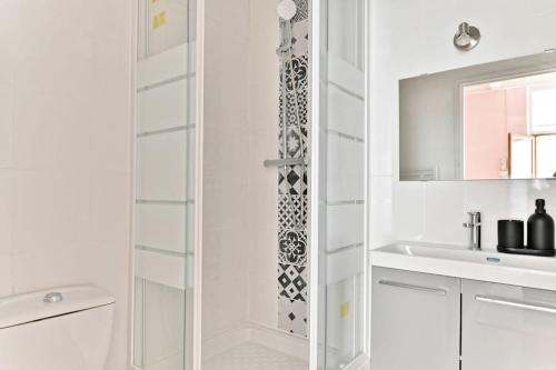 Photo de la galerie de l'établissement Magnifique appartement coloré #GareMontparnasse, à Paris