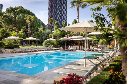 Bazén v ubytování Rogner Hotel Tirana nebo v jeho okolí