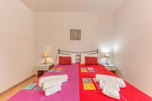 En eller flere senge i et værelse på Rosso Tramonto By Vivimy