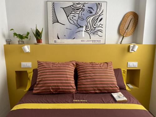 A los pies del castillo, entre las dos playas