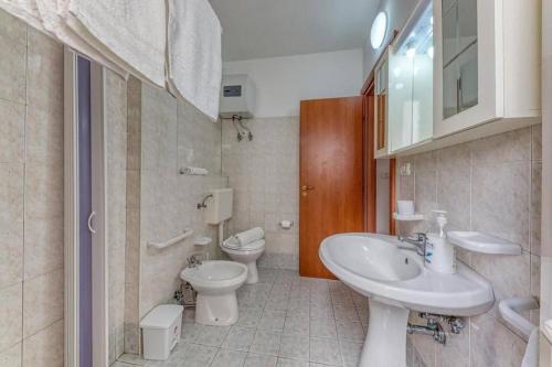 Et badeværelse på Rosso Tramonto By Vivimy