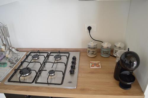 a stove top oven sitting on top of a counter at Angolo Jonico in Lizzano