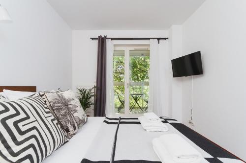 3-Bedroom Apartment with balcony- Krowoderska