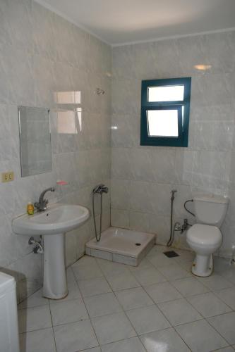 Koupelna v ubytování Golden Beach 2 Ras Sedr شاليه على البحر قرية جولدن بيتش 2 راس سدر