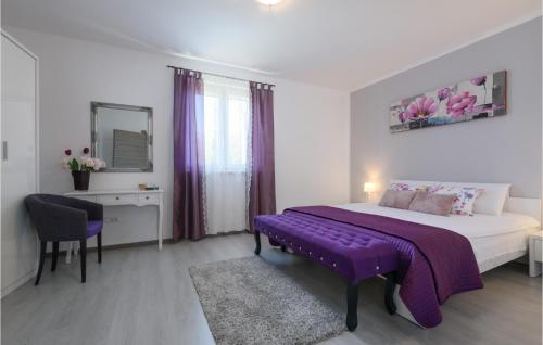 Ένα ή περισσότερα κρεβάτια σε δωμάτιο στο 2 Bedroom Amazing Home In Barban