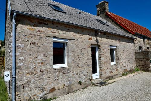 House between Land and Sea