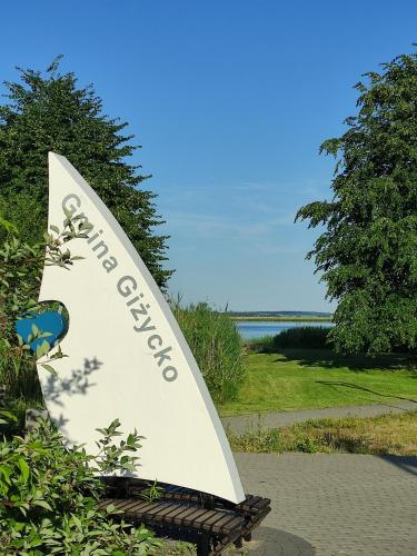 a sign for the entrance to the water park at Domek i pokoje Wilkasy in Wilkasy