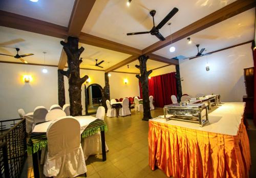 Posezení v ubytování Dee Ella Hotel