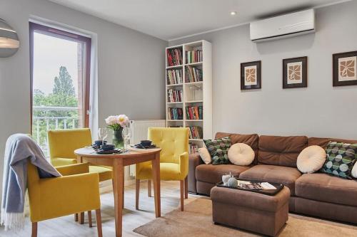 Golden Hour Apartments- Platan 16