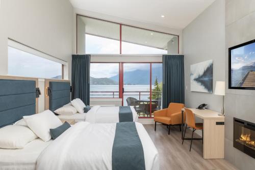 Postel nebo postele na pokoji v ubytování Harrison Beach Hotel