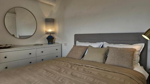 WHITE Sea View - Two Bedroom Apartment