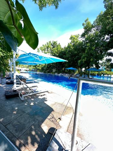 Bazén v ubytování 7N-D Cozy Resort Tambuli Seaside Living nebo v jeho okolí