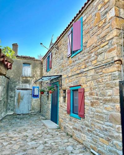 Eğri Meşeler Gökçeada Eski Bademlide Tarihi Taş Ev