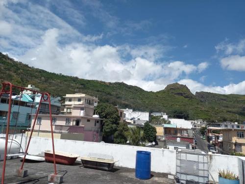 A general mountain view or a mountain view taken from Az apartmant
