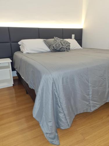 Un ou plusieurs lits dans un hébergement de l'établissement Flat Alameda Lorena - Prédio Ninety - Jardim Paulista