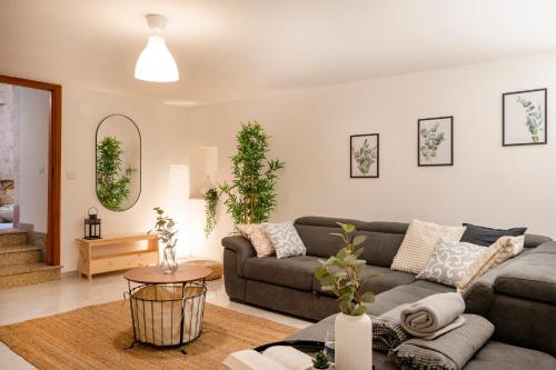 チステルニーノにあるTrullo in Ulivi incantati JACUZZI-FREEPARKING-FREEEWIFIのギャラリーの写真