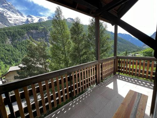 Appartement lumineux, grand balcon, vue sur La Meije