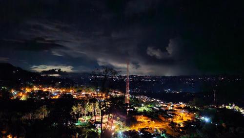 a view of a city at night with lights at Casa Finca Madrid Mazzitelli in Támesis