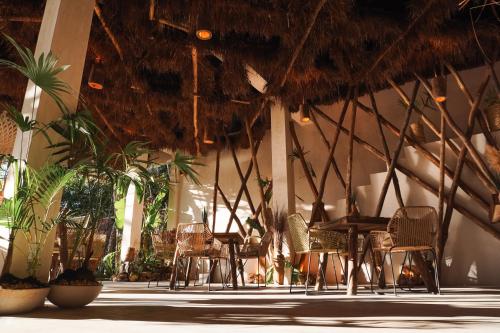 Restaurace v ubytování Naya Bacalar Lagoon Front Hotel