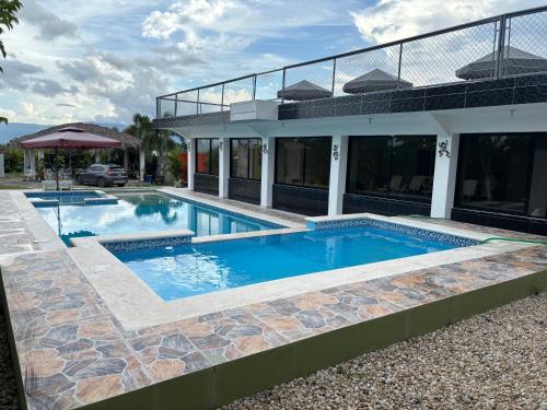 Бассейн в Casa de Campo Nerys или поблизости