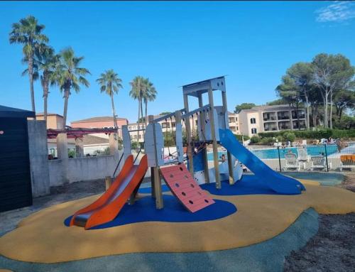 Photo de la galerie de l'établissement Résidence de Vacances Tennis Piscine Aire de jeux, à Saint-Raphaël