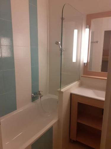 Photo de la galerie de l'établissement Résidence de Vacances Tennis Piscine Aire de jeux, à Saint-Raphaël