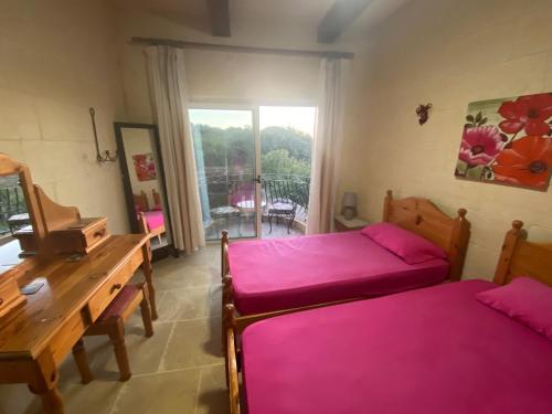Postel nebo postele na pokoji v ubytování Gozo Sea and Country view Rooms