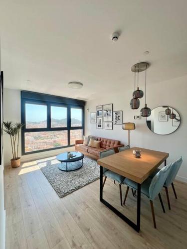 Skyline II Pool & Coworking by ELE Apartments