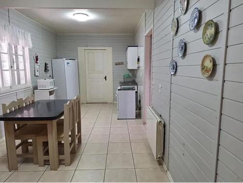 Η κουζίνα ή μικρή κουζίνα στο Residencial Vale do Quilombo